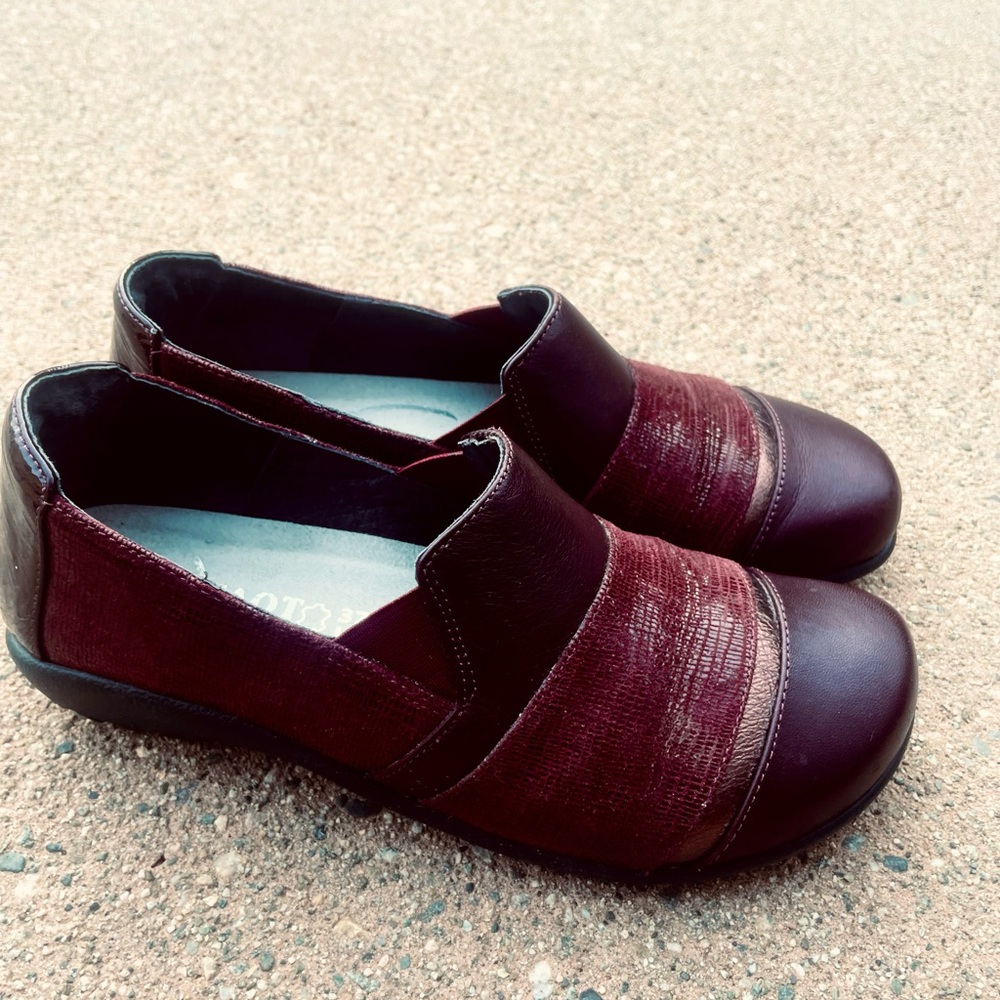 NOAT Burgundy Leather Metallic Accent Slip On Comfort Loafers US 37 Size 7